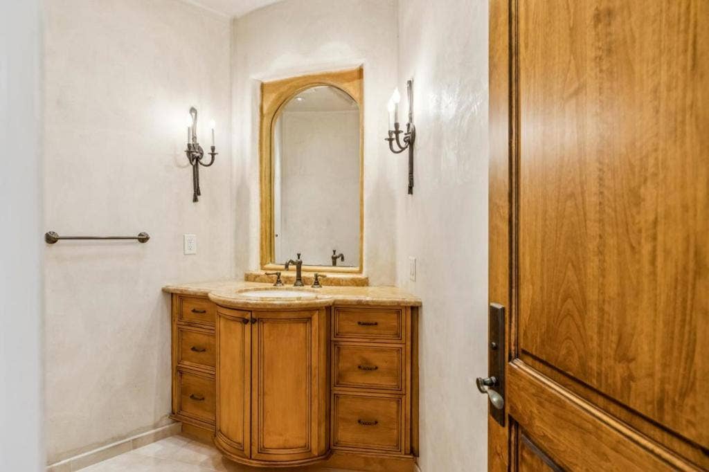 12500 Corbetta Lane, Los Altos Hills, CA 94022 12500 Corbetta Lane, Los Altos Hills, CA 94022
