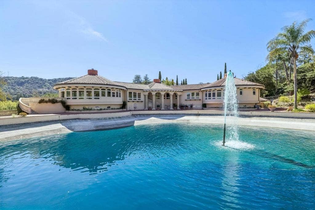 12500 Corbetta Lane, Los Altos Hills, CA 94022 12500 Corbetta Lane, Los Altos Hills, CA 94022