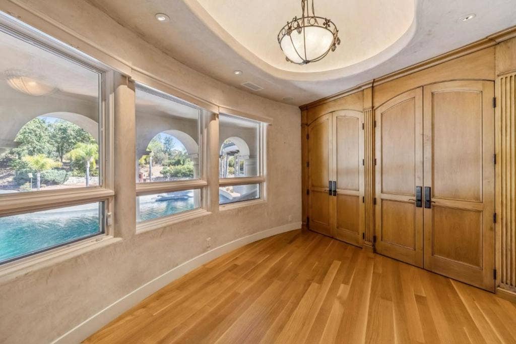 12500 Corbetta Lane, Los Altos Hills, CA 94022 12500 Corbetta Lane, Los Altos Hills, CA 94022