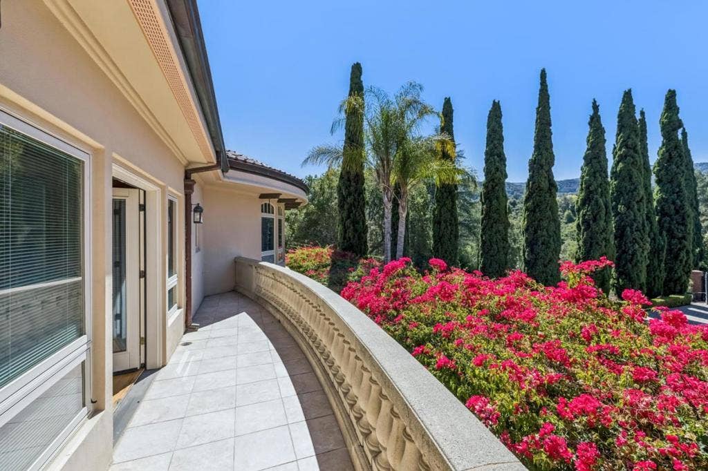 12500 Corbetta Lane, Los Altos Hills, CA 94022 12500 Corbetta Lane, Los Altos Hills, CA 94022