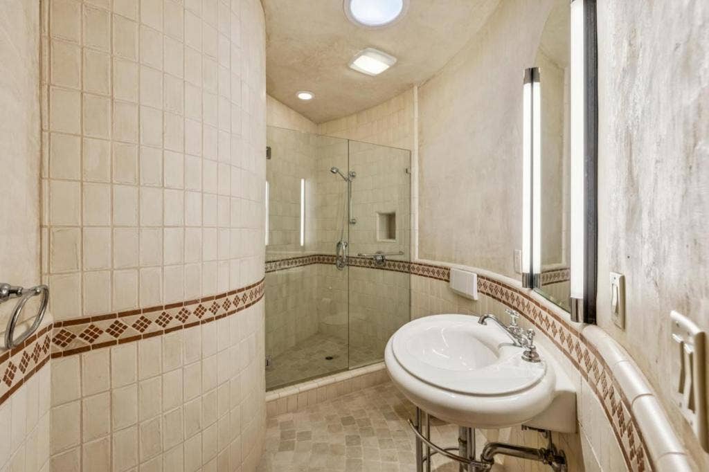 12500 Corbetta Lane, Los Altos Hills, CA 94022 12500 Corbetta Lane, Los Altos Hills, CA 94022