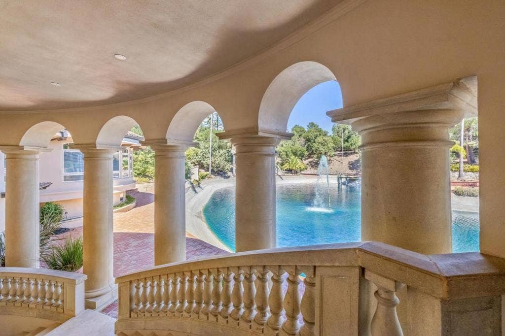 12500 Corbetta Lane, Los Altos Hills, CA 94022 12500 Corbetta Lane, Los Altos Hills, CA 94022