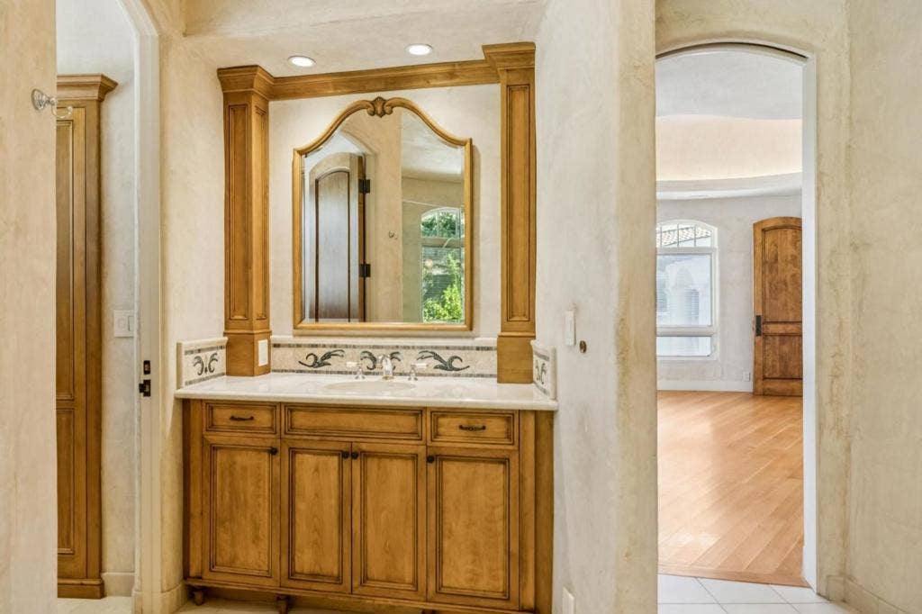 12500 Corbetta Lane, Los Altos Hills, CA 94022 12500 Corbetta Lane, Los Altos Hills, CA 94022