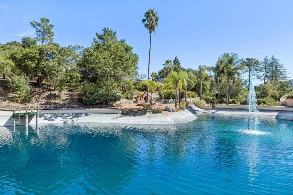 12500 Corbetta Lane, Los Altos Hills, CA 94022 12500 Corbetta Lane, Los Altos Hills, CA 94022