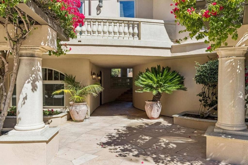 12500 Corbetta Lane, Los Altos Hills, CA 94022 12500 Corbetta Lane, Los Altos Hills, CA 94022