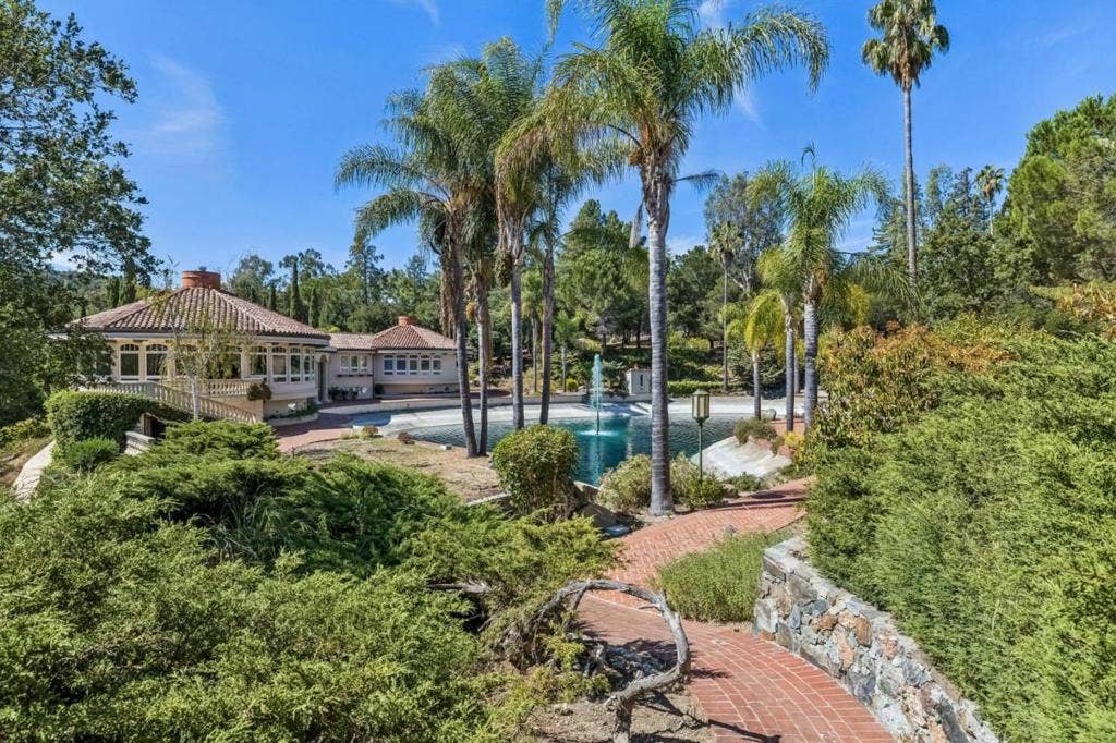 12500 Corbetta Lane, Los Altos Hills, CA 94022 12500 Corbetta Lane, Los Altos Hills, CA 94022