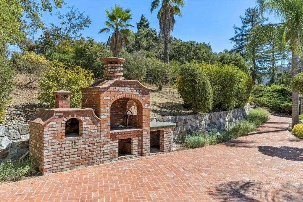 12500 Corbetta Lane, Los Altos Hills, CA 94022 12500 Corbetta Lane, Los Altos Hills, CA 94022