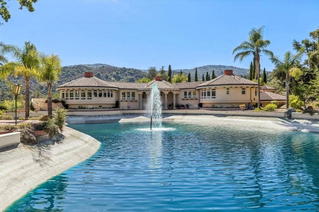 12500 Corbetta Lane, Los Altos Hills, CA 94022 12500 Corbetta Lane, Los Altos Hills, CA 94022