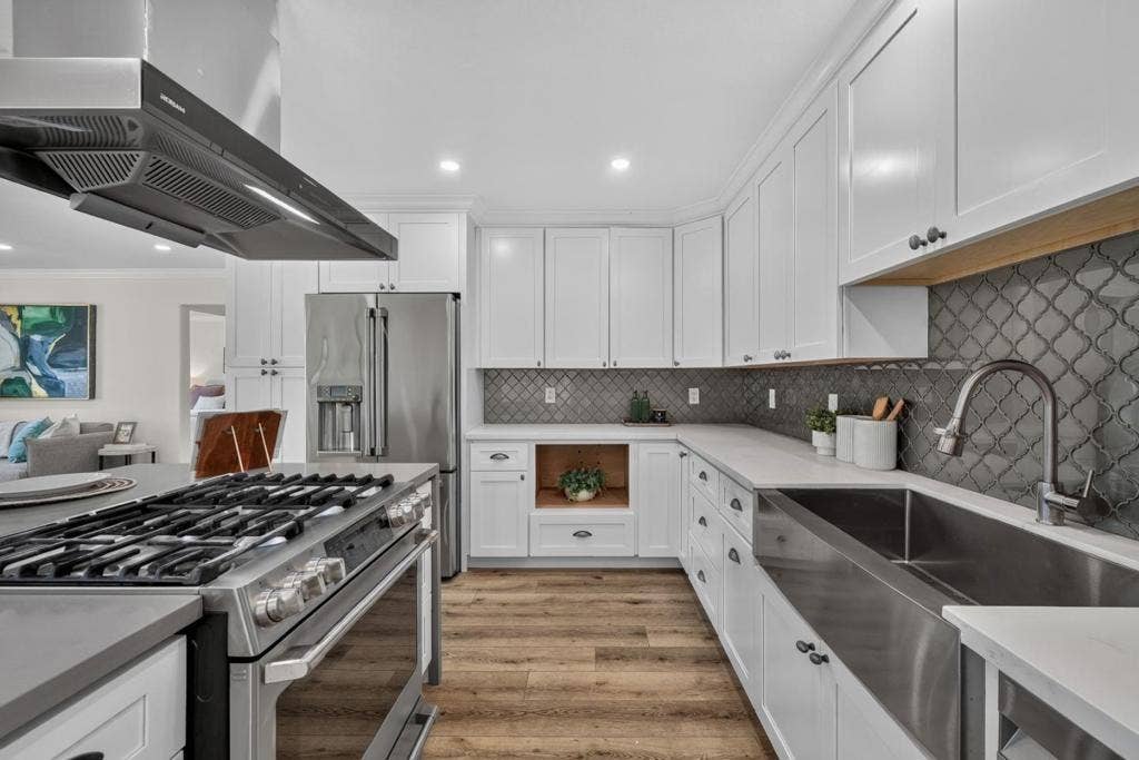 586 Borregas Avenue, Sunnyvale, CA 94085 586 Borregas Avenue, Sunnyvale, CA 94085