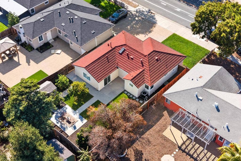 586 Borregas Avenue, Sunnyvale, CA 94085 586 Borregas Avenue, Sunnyvale, CA 94085