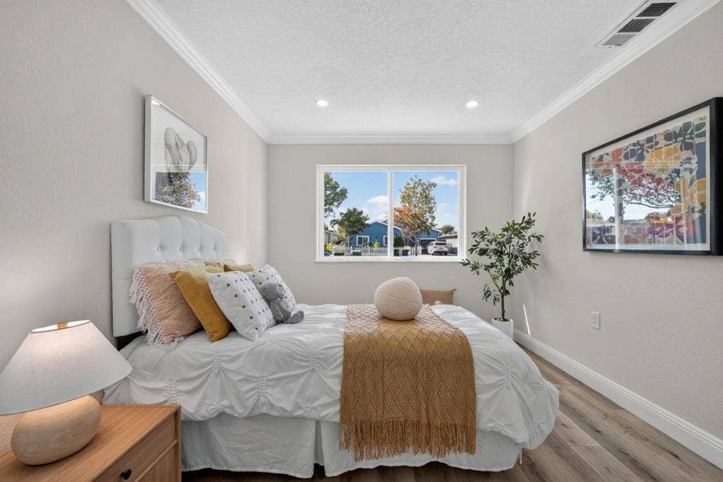 586 Borregas Avenue, Sunnyvale, CA 94085 586 Borregas Avenue, Sunnyvale, CA 94085