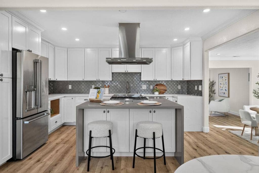 586 Borregas Avenue, Sunnyvale, CA 94085 586 Borregas Avenue, Sunnyvale, CA 94085