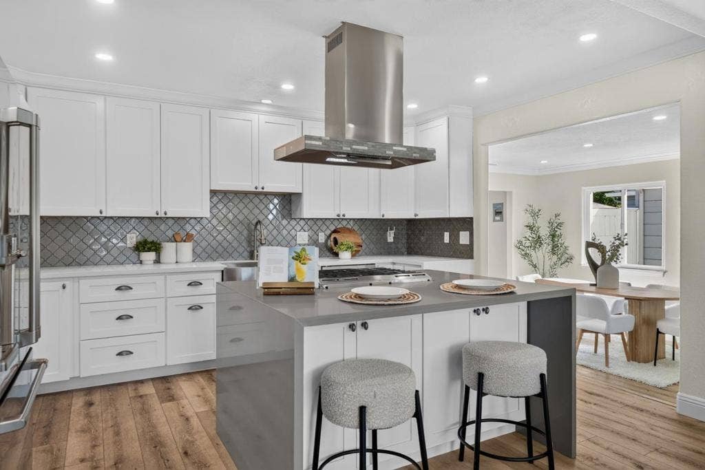 586 Borregas Avenue, Sunnyvale, CA 94085 586 Borregas Avenue, Sunnyvale, CA 94085