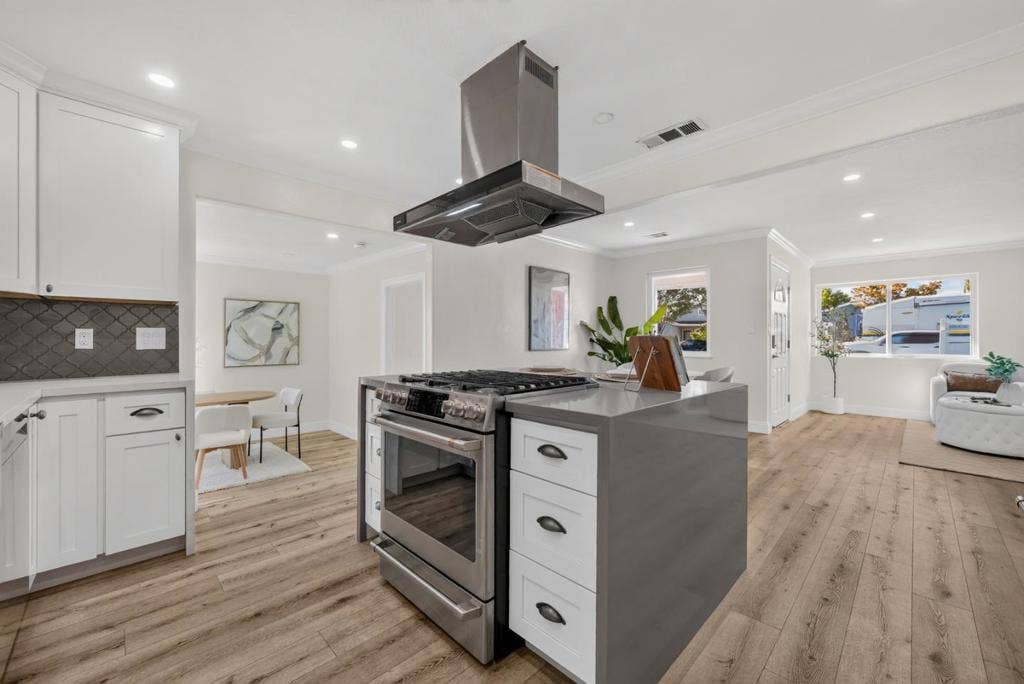586 Borregas Avenue, Sunnyvale, CA 94085 586 Borregas Avenue, Sunnyvale, CA 94085