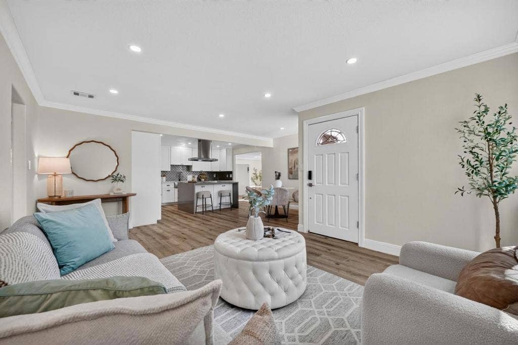 586 Borregas Avenue, Sunnyvale, CA 94085 586 Borregas Avenue, Sunnyvale, CA 94085