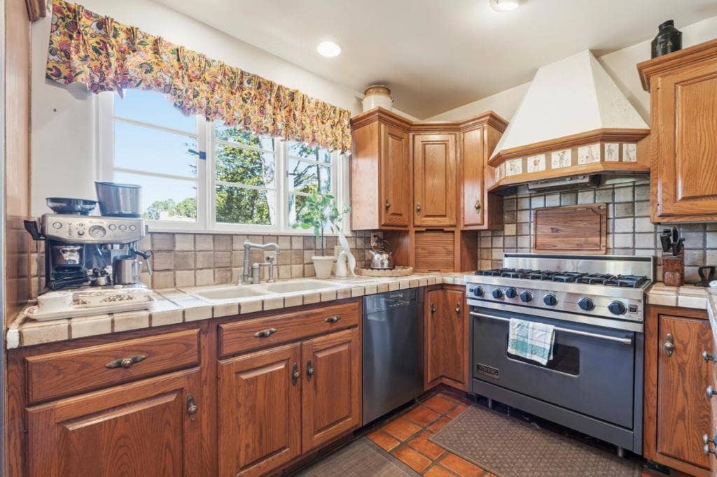 24613 Upper Trail, Carmel, CA 93923 24613 Upper Trail, Carmel, CA 93923