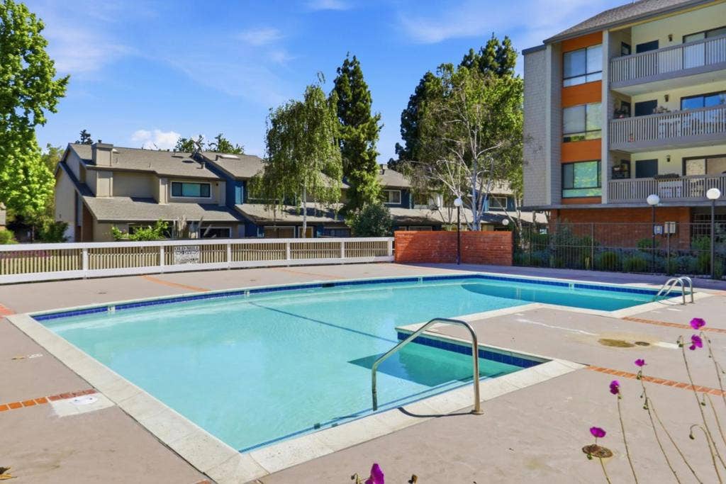 49 Showers Drive, #E145, Mountain View, CA 94040 49 Showers Drive, #E145, Mountain View, CA 94040