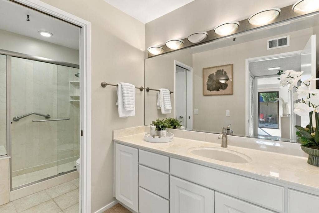 49 Showers Drive, #E145, Mountain View, CA 94040 49 Showers Drive, #E145, Mountain View, CA 94040