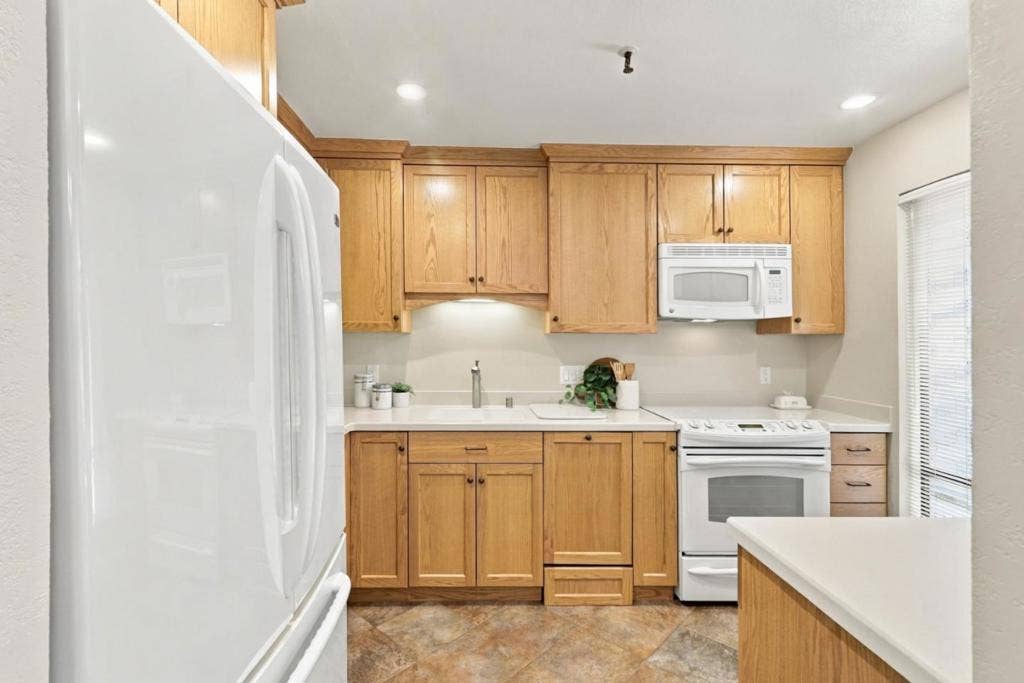49 Showers Drive, #E145, Mountain View, CA 94040 49 Showers Drive, #E145, Mountain View, CA 94040