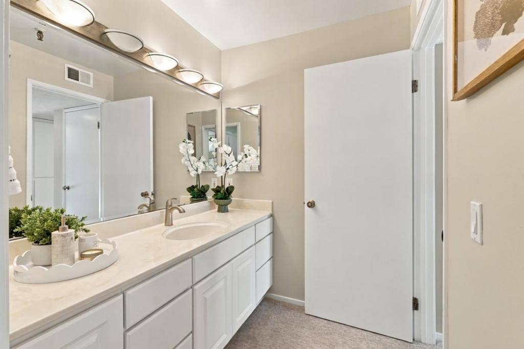 49 Showers Drive, #E145, Mountain View, CA 94040 49 Showers Drive, #E145, Mountain View, CA 94040