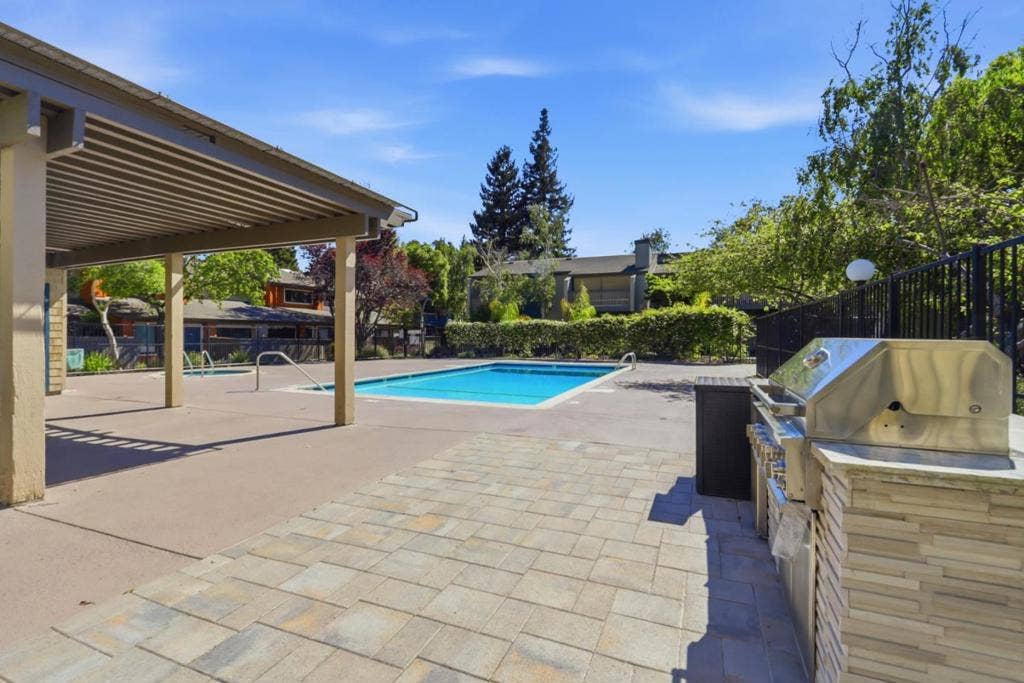49 Showers Drive, #E145, Mountain View, CA 94040 49 Showers Drive, #E145, Mountain View, CA 94040