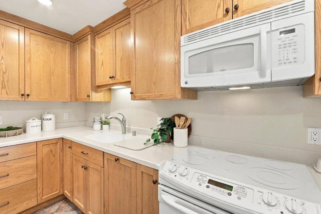 49 Showers Drive, #E145, Mountain View, CA 94040 49 Showers Drive, #E145, Mountain View, CA 94040
