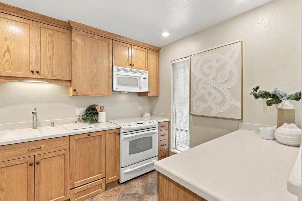 49 Showers Drive, #E145, Mountain View, CA 94040 49 Showers Drive, #E145, Mountain View, CA 94040