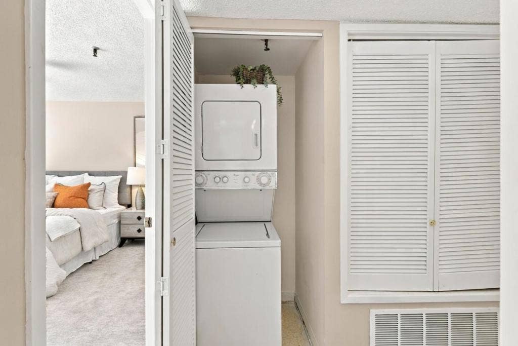 49 Showers Drive, #E145, Mountain View, CA 94040 49 Showers Drive, #E145, Mountain View, CA 94040