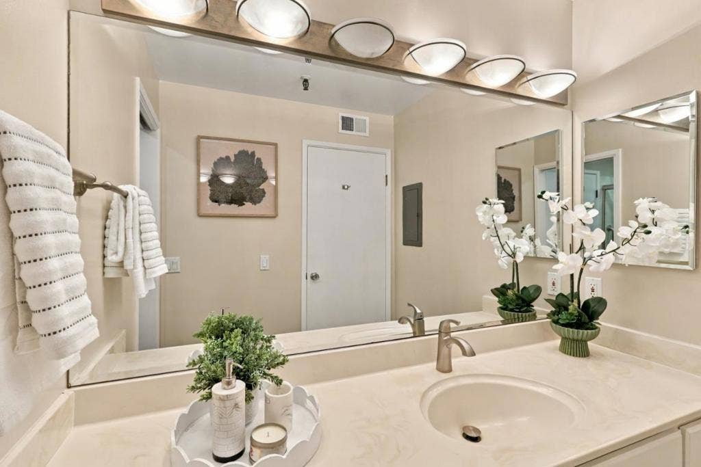 49 Showers Drive, #E145, Mountain View, CA 94040 49 Showers Drive, #E145, Mountain View, CA 94040