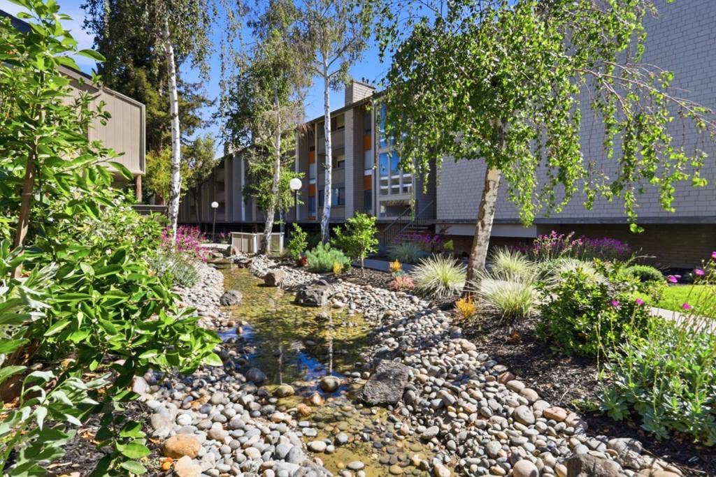 49 Showers Drive, #E145, Mountain View, CA 94040 49 Showers Drive, #E145, Mountain View, CA 94040