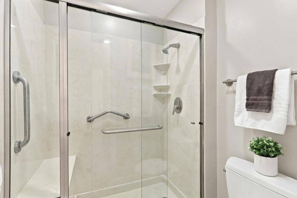 49 Showers Drive, #E145, Mountain View, CA 94040 49 Showers Drive, #E145, Mountain View, CA 94040