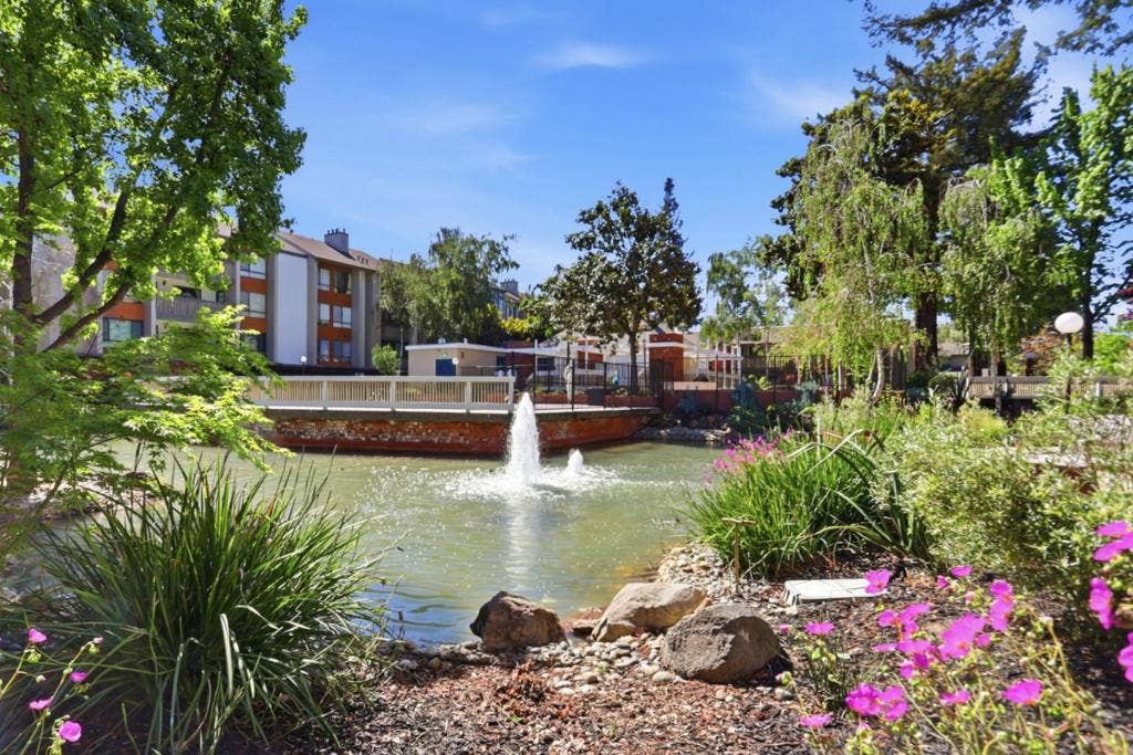 49 Showers Drive, #E145, Mountain View, CA 94040 49 Showers Drive, #E145, Mountain View, CA 94040