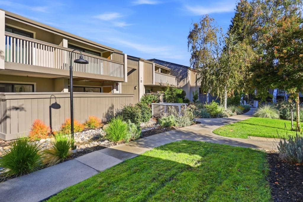 49 Showers Drive, #E145, Mountain View, CA 94040 49 Showers Drive, #E145, Mountain View, CA 94040