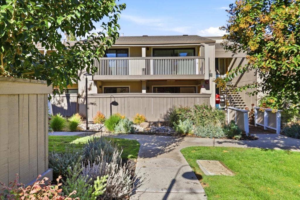 49 Showers Drive, #E145, Mountain View, CA 94040 49 Showers Drive, #E145, Mountain View, CA 94040