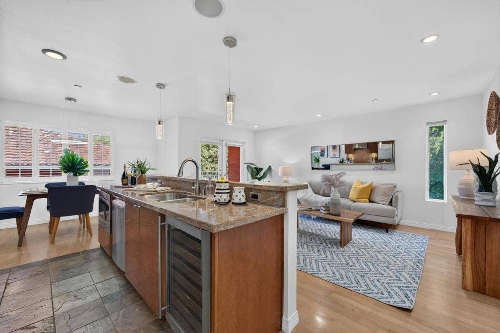 1845 Palm View Place, #211, Santa Clara, CA 95050