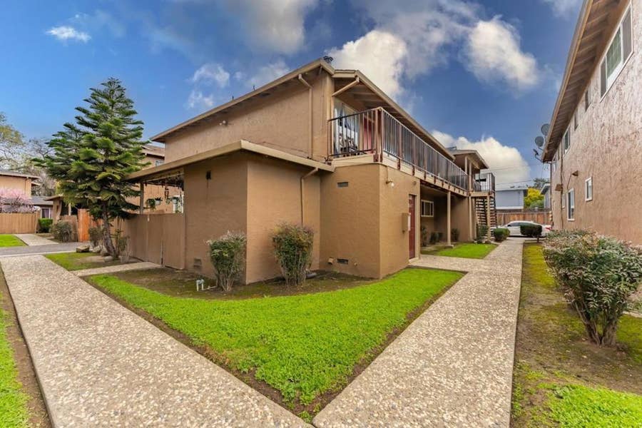 Property photo for 110 Roundtable #19 Drive, San Jose, CA