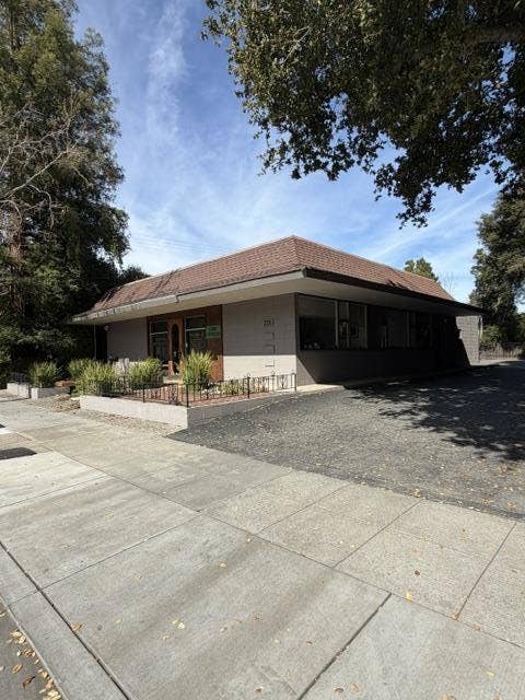 2211 Park Boulevard, Palo Alto, CA 94306 2211 Park Boulevard, Palo Alto, CA 94306