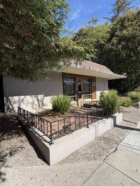 2211 Park Boulevard, Palo Alto, CA 94306 2211 Park Boulevard, Palo Alto, CA 94306