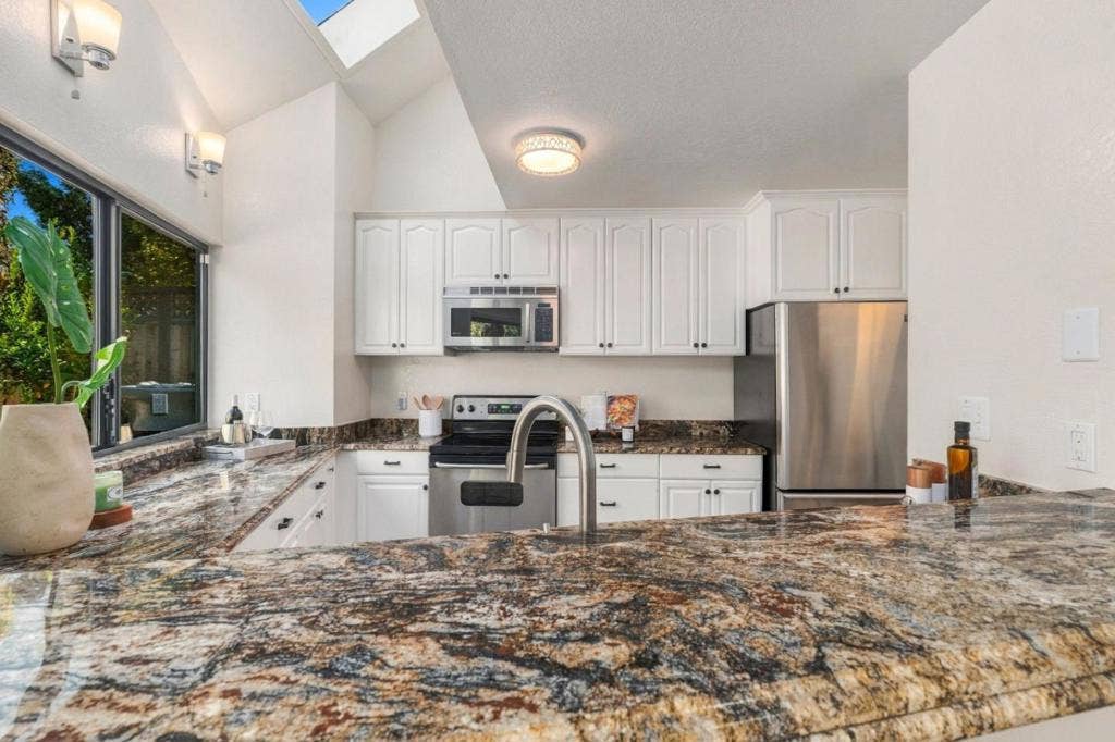 820 Jefferson Court, San Mateo, CA 94401 820 Jefferson Court, San Mateo, CA 94401