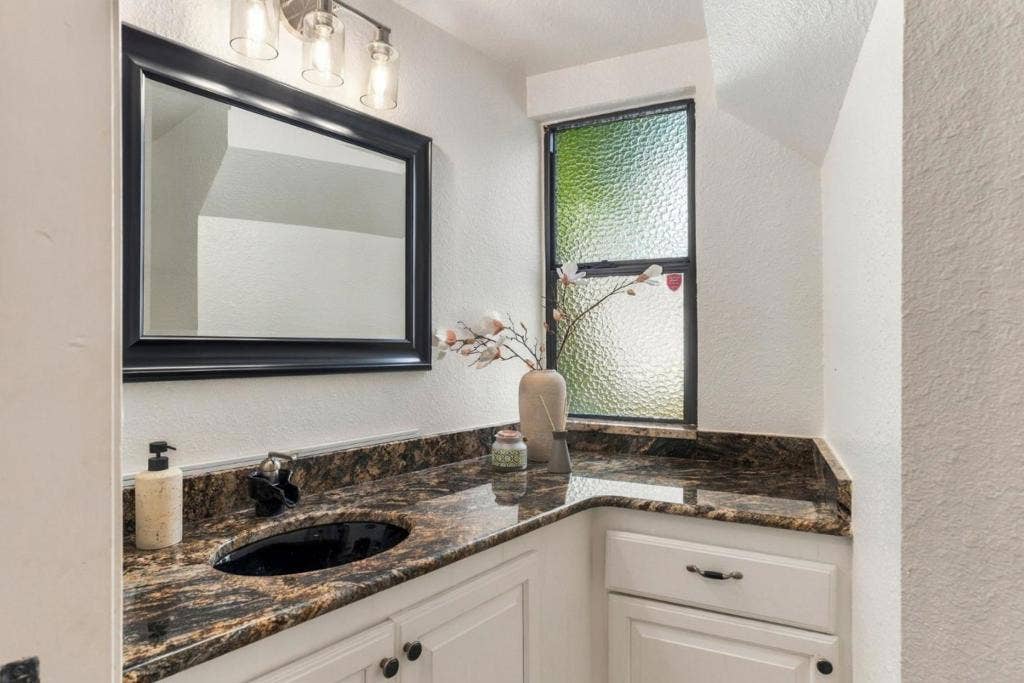 820 Jefferson Court, San Mateo, CA 94401 820 Jefferson Court, San Mateo, CA 94401