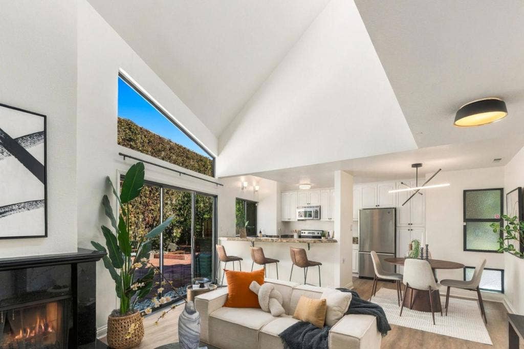 820 Jefferson Court, San Mateo, CA 94401 820 Jefferson Court, San Mateo, CA 94401