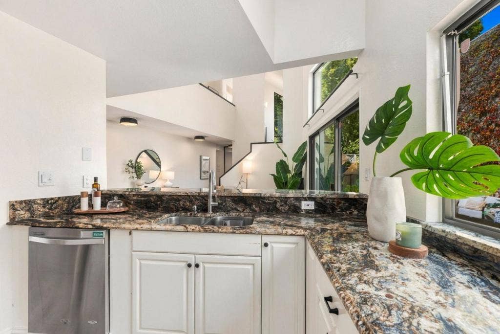 820 Jefferson Court, San Mateo, CA 94401 820 Jefferson Court, San Mateo, CA 94401