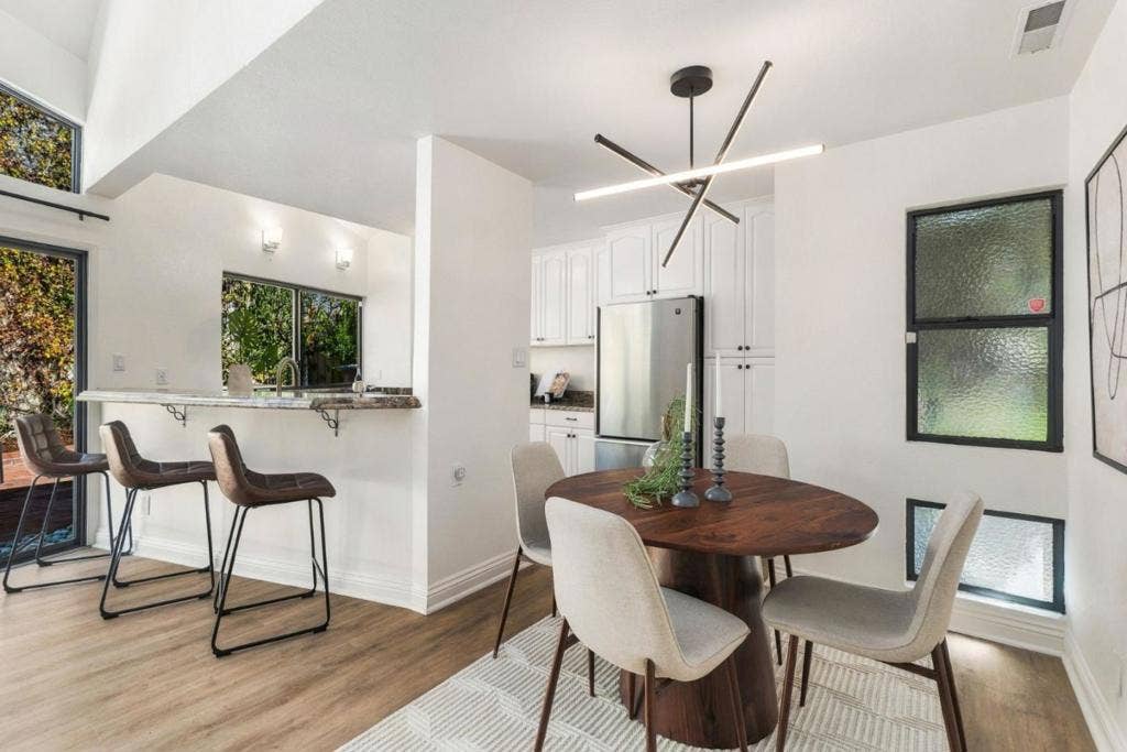 820 Jefferson Court, San Mateo, CA 94401 820 Jefferson Court, San Mateo, CA 94401