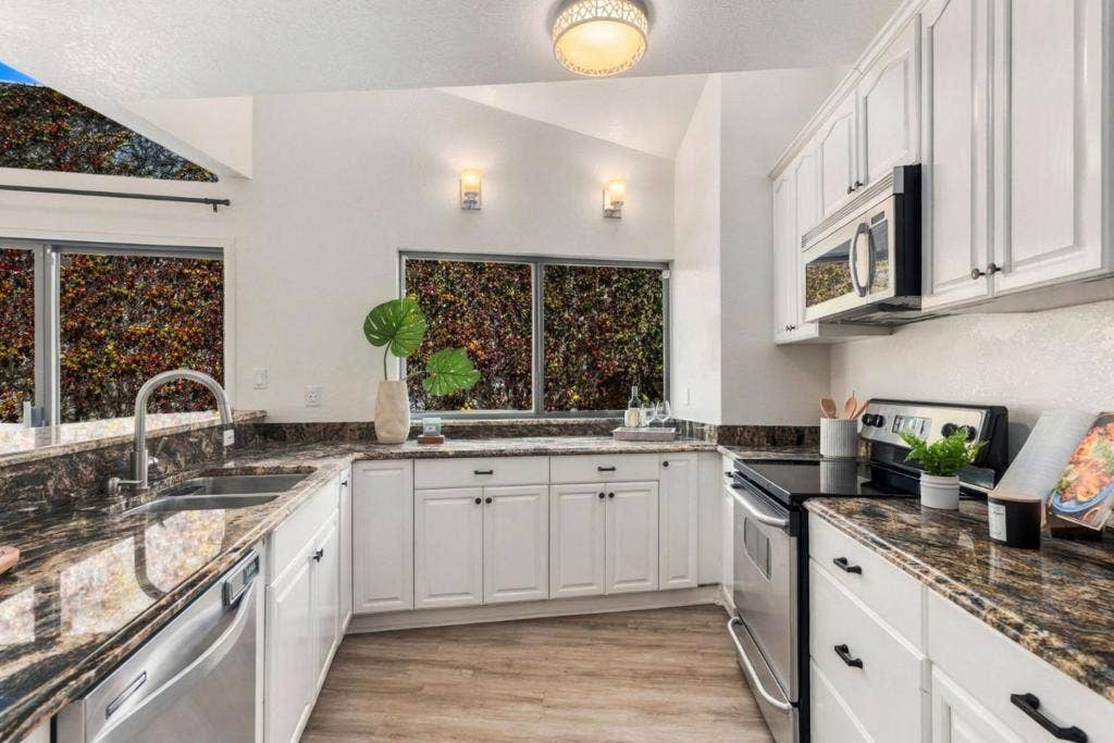 820 Jefferson Court, San Mateo, CA 94401 820 Jefferson Court, San Mateo, CA 94401