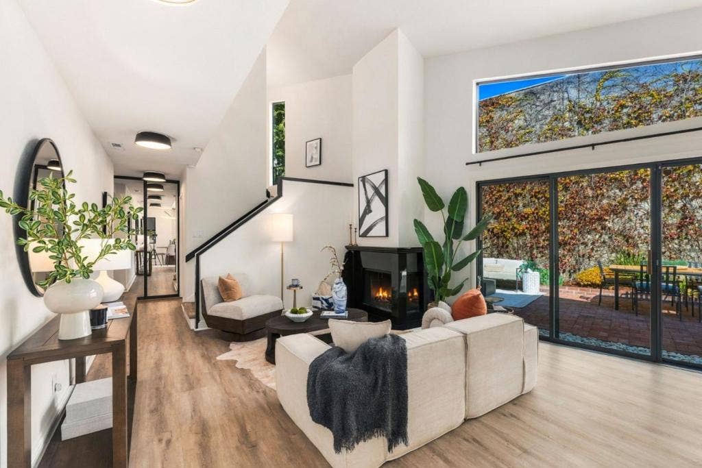 820 Jefferson Court, San Mateo, CA 94401 820 Jefferson Court, San Mateo, CA 94401