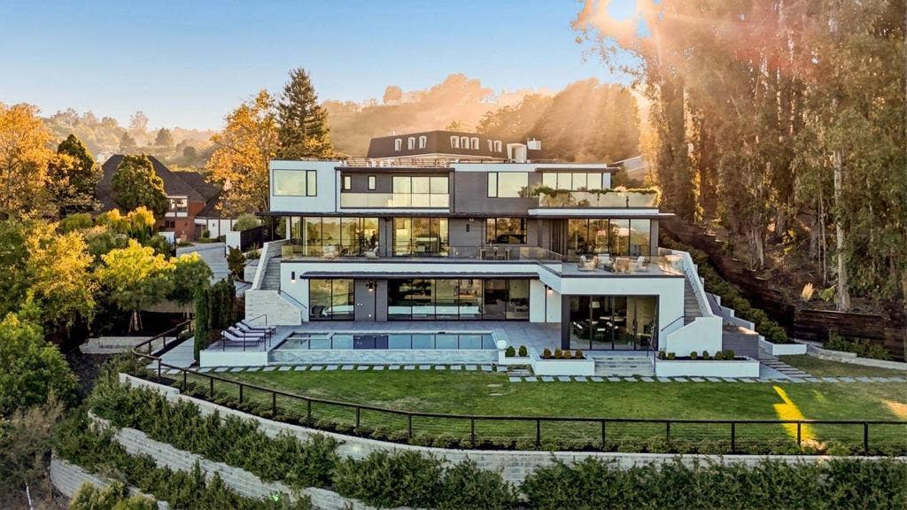 950 Macadamia Drive, Hillsborough, CA 94010 950 Macadamia Drive, Hillsborough, CA 94010