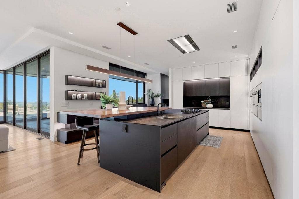 950 Macadamia Drive, Hillsborough, CA 94010 950 Macadamia Drive, Hillsborough, CA 94010