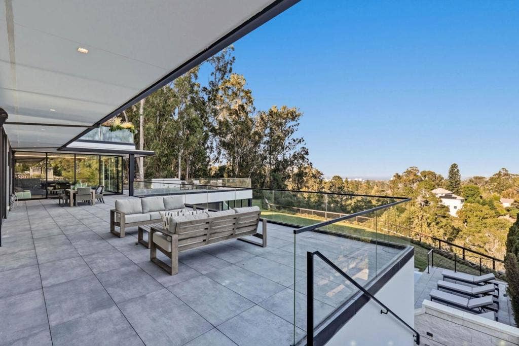 950 Macadamia Drive, Hillsborough, CA 94010 950 Macadamia Drive, Hillsborough, CA 94010