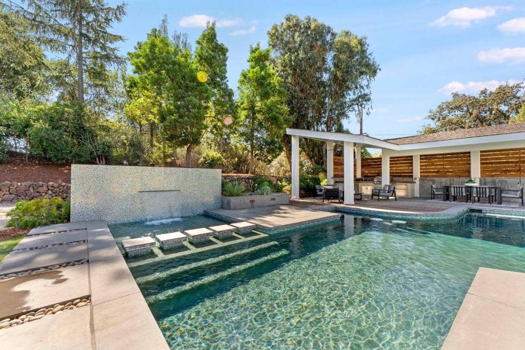 26209 Dori Lane, Los Altos Hills, CA 94022