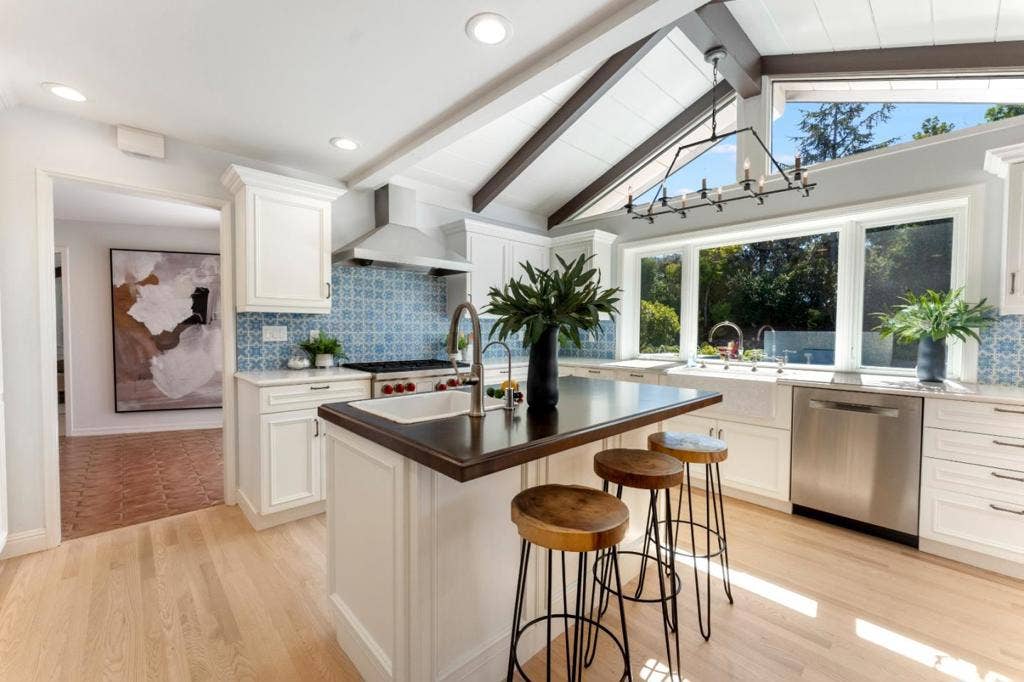 26209 Dori Lane, Los Altos Hills, CA 94022